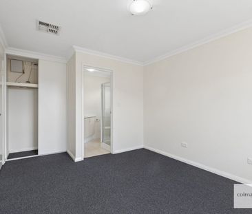 FRESHLY PAINTED, NEAT AND TIDY REAR UNIT - Photo 5
