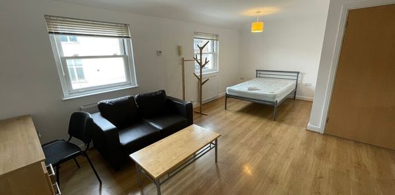 1 Bed Student Accommodation - Photo 2