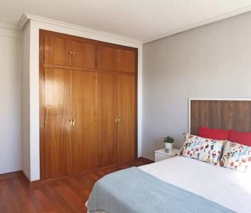 Nice room for rent in 6-bedroom apartment in Retiro - Foto 2