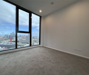 Stylish and Convenient One-Bedroom - Photo 2