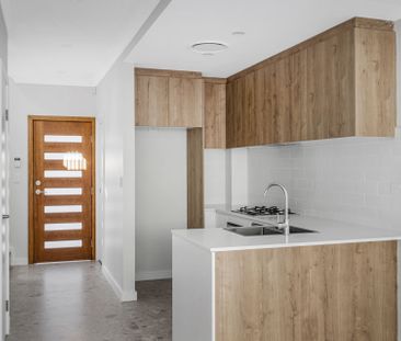 THREE BEDROOM TOWNHOUSE - Photo 3