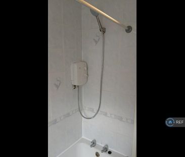 2 bedroom end of terrace house to rent - Photo 4