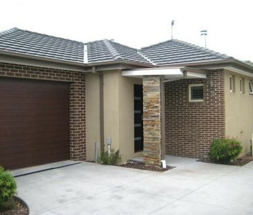 Charming 3-Bedroom Home for Lease in the Heart of Moorabbin - Photo 3