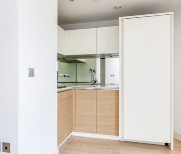 studio to rent No 1 Building, Gunwharf Quays, Portsmouth, PO1 - Photo 5