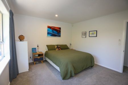 HOON HAY – 3 BEDROOM, 1 BATHROOM, DOUBLE GARAGE - Photo 5