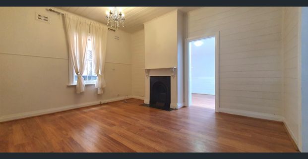 3 bedroom house with large backyard - Photo 1