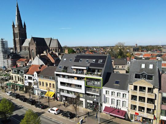 Zonnig en instapklaar appartement gelegen op enkele passen van de Markt! - Photo 1