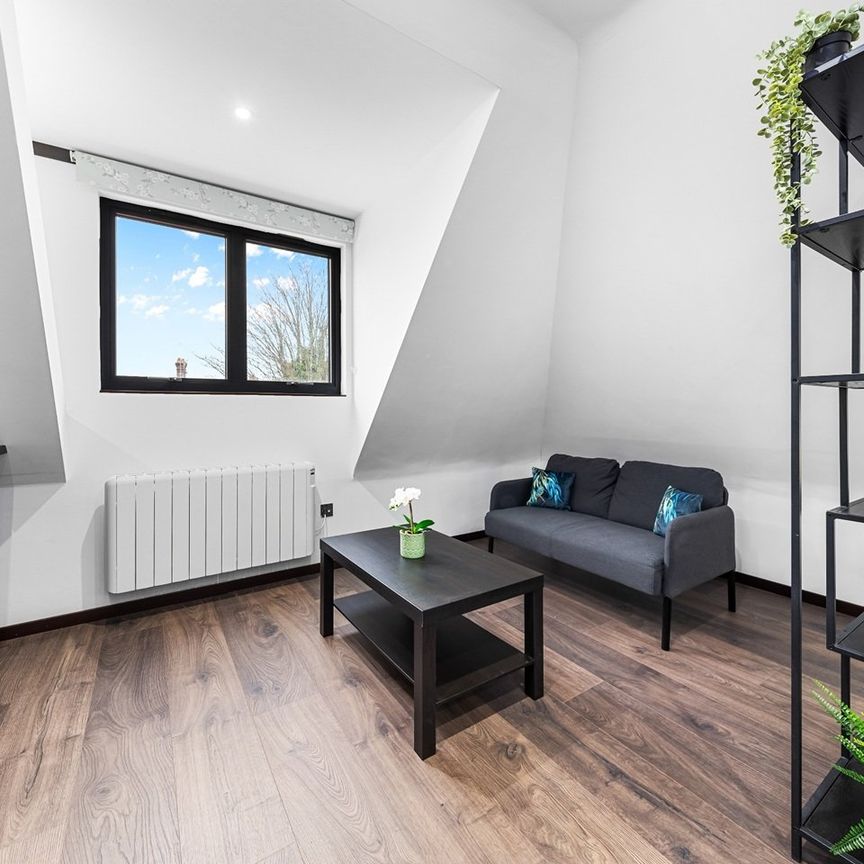 Studio Flat, Woodstock Road, NW11 - Photo 1