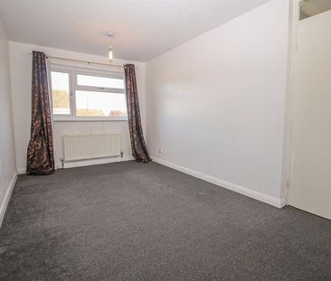 3 Bedroom House - Semi-Detached - Photo 4