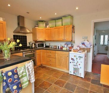 3 bedroom semi-detached house to rent - Photo 2