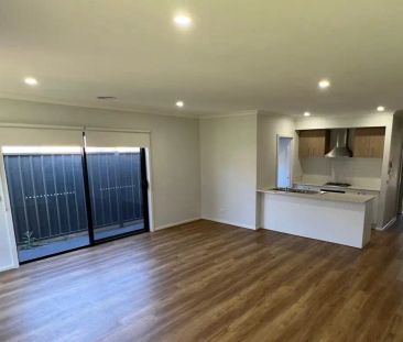 “Luxurious 4-Bedroom Modern Home in Prestigious Truganina” - Photo 5