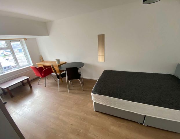 Bridgefield Close Room 1 - Photo 1