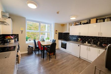 1 bedroom in a house share to rent - Photo 3