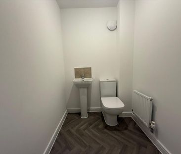 3 bedroom end of terrace house to rent - Photo 4