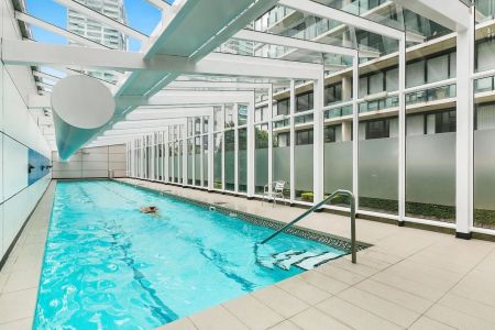 Spacious, Bright and Perfectly Positioned Apartment! - Photo 4