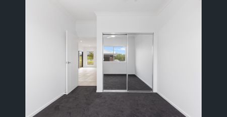 " MODERN 3 BEDROOM FAMILY HOME!!" - Photo 2