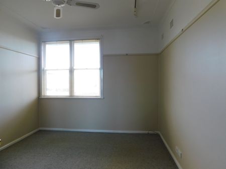 Charming Family Home with Spacious Backyard and Modern Comforts - Photo 3