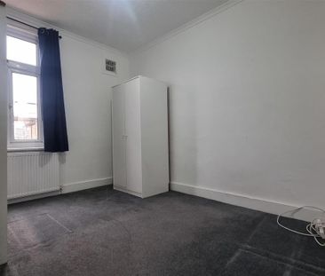 3 bedroom end of terrace house to rent - Photo 6