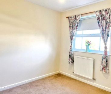 2 bedroom end of terrace house to rent - Photo 2
