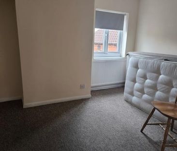 4 bedroom bungalow to rent - Photo 2