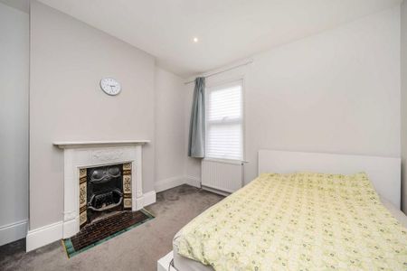 3 bedroom flat to rent - Photo 3