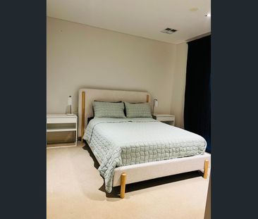 Stylishly Appointed - Fully Equipped One-Bedroom Apartment in the H... - Photo 4