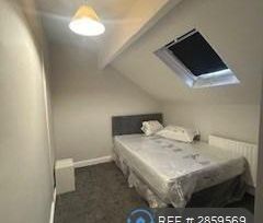 1 bedroom in a house share to rent - Photo 2