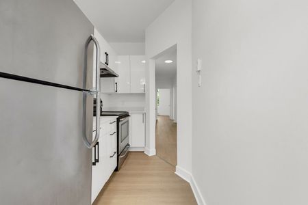 5858 Rue Sherbrooke Ouest apartment — Montréal, QC (2-Bedroom) - 2 Bedroom - Photo 2