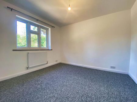 4 bedroom semi-detached house to rent - Photo 5