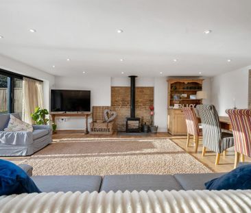 4 bedroom detached house to rent - Photo 3