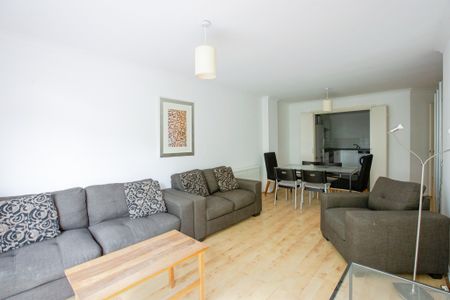 THREE Bed Apartment to LET In Southwark - Photo 2