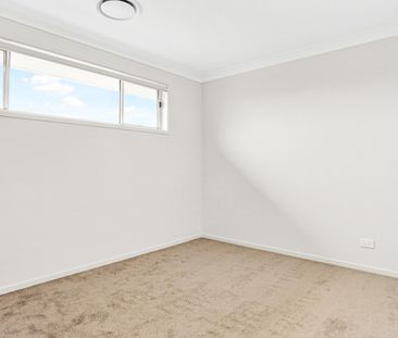 Modern & Sophisticated Home - Photo 6