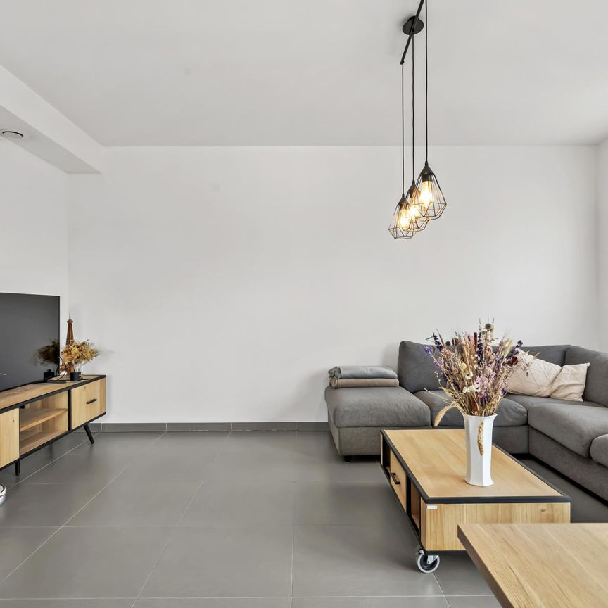 Tweeslaapkamer appartement met ruim terras in centrum Lokeren - Foto 1