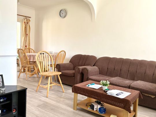 Bourne Avenue, Hayes - Photo 1