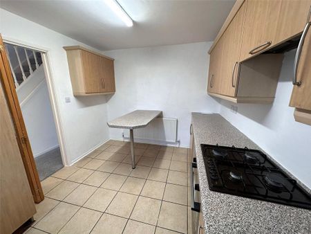 2 bedroom semi-detached house to rent - Photo 5