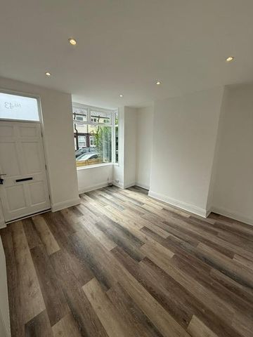 4 bedroom terraced house to rent - Photo 5