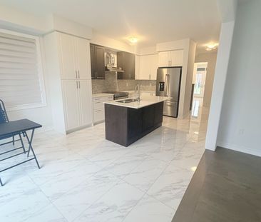 For Lease - 53 Woolacott Lane, Clarington, Ontario - Photo 2