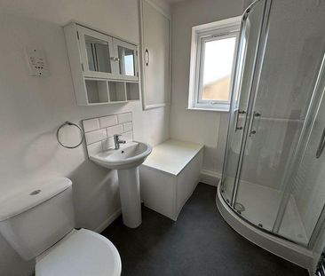 2 bedroom end of terrace house to rent - Photo 4