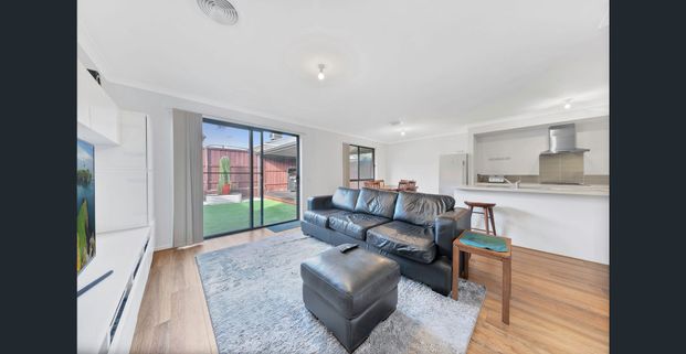NEAT & COSY 3 BEDROOM - Photo 1
