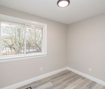 For Lease - 402 Third Line, Oakville, Ontario - Photo 4