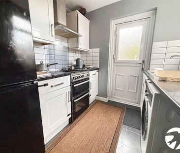 2 bedroom end of terrace house to rent - Photo 4