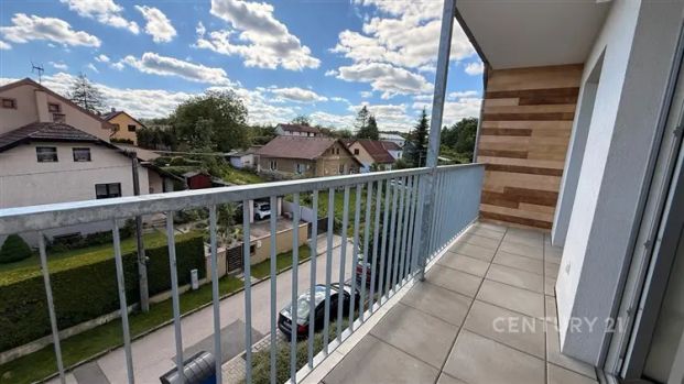 Pronájem slunného bytu 2kk s prostornou lodžií, garážovým stáním a sklepem - Photo 1