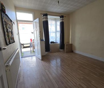 3 bedroom terraced house to rent - Photo 6