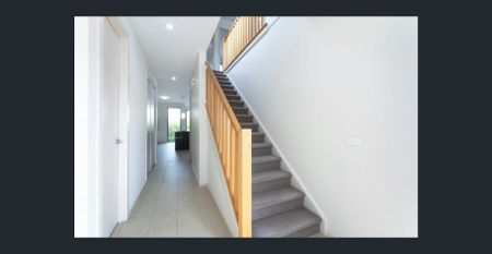 Modern & spacious townhouse in a prime city location. - Photo 5