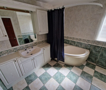 5 Bed Student Accommodation - Photo 2