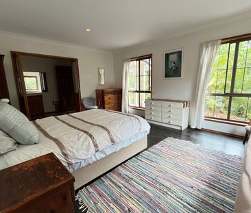 Fully Furnished Family Home with Pool - Photo 2