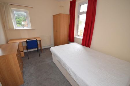 5 bedroom detached house to rent - Photo 4