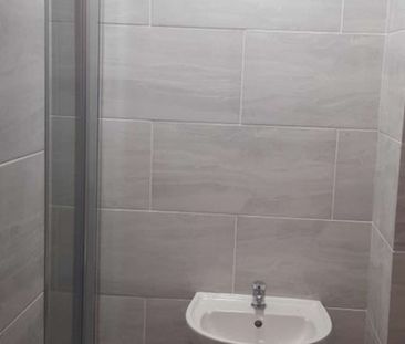 SPACIOUS EN-SUITE HOUSESHARE NEAR NEW CROSS HOSPITAL Room 1 - Photo 2