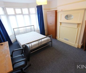 6 bedroom semi-detached house to rent - Photo 5