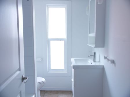 For Lease - 10 Earnbridge Street Unit# Upper, Toronto, Ontario - Photo 2